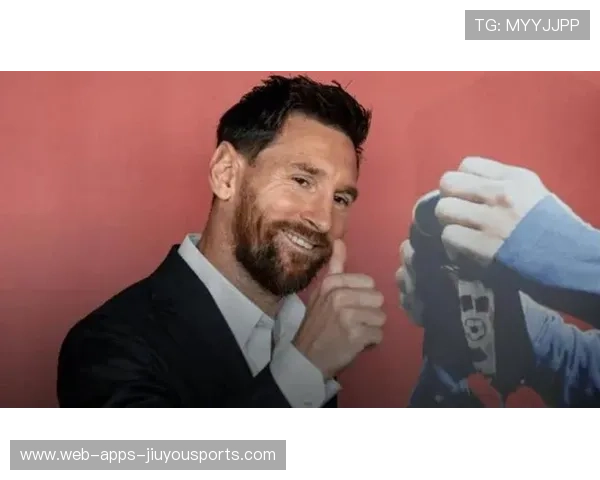 梅西被拍到为球队维修工具挺身而出，低调暖举获赞