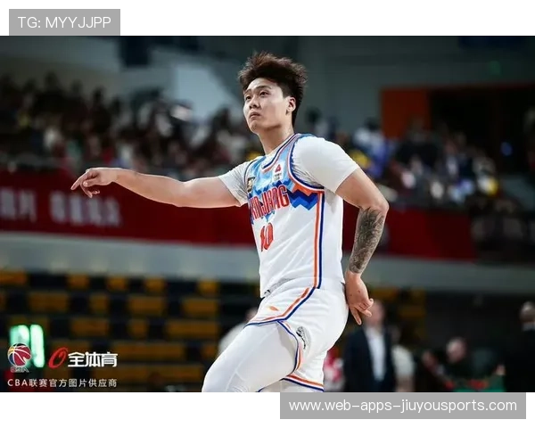 赵睿训练首钢 球迷期待值爆表，赵睿首发