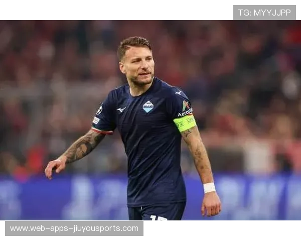 拉齐奥边中结合加强,因莫比莱禁区触球回升,拉齐奥队长因莫比莱 拉齐奥边中结合加强,因莫比莱禁区触球回升,拉齐奥队长因莫比莱