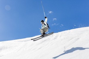 九游游戏中心下载-欧洲冠军联赛：皇马逆转晋级，淘汰赛火爆异常！，欧冠联赛_皇马晋级八强